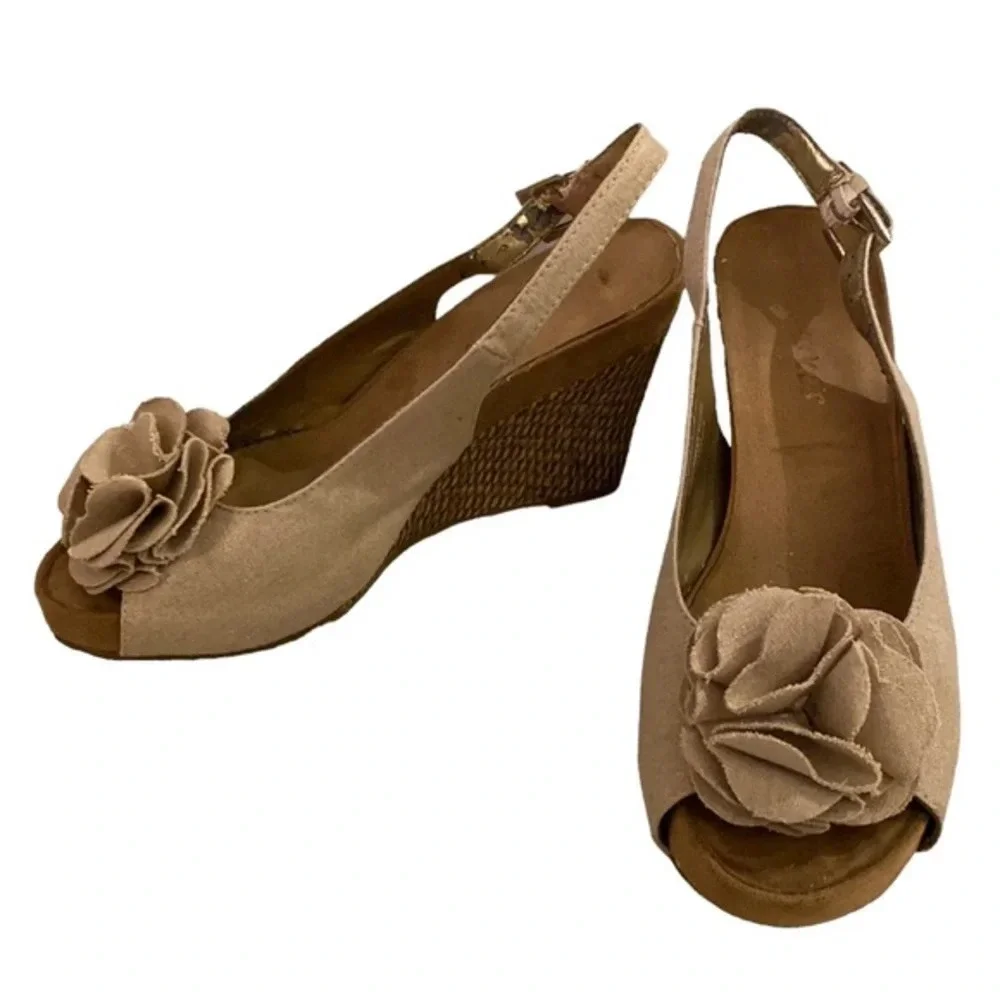 Aerosoles‎ flower espadrille heel